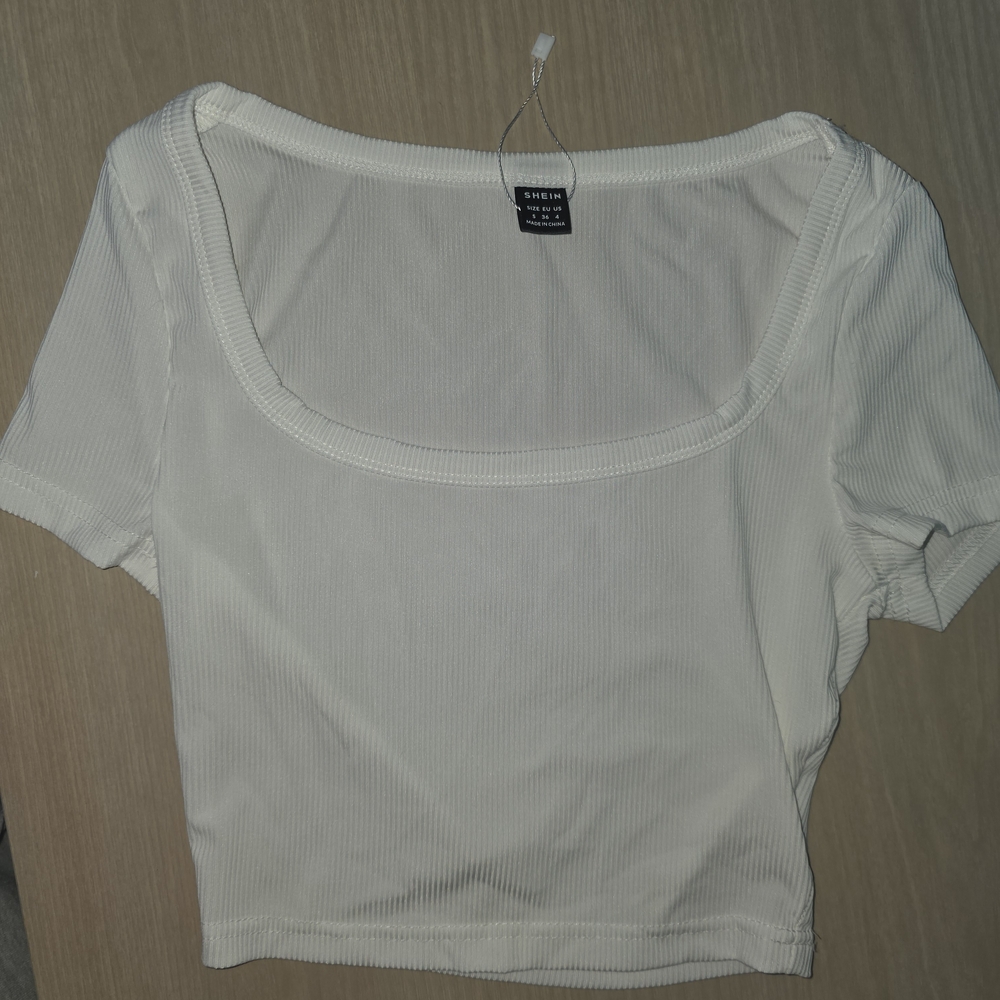Like NEW- Never Worn. SHEIN Cream Ribbed Crop Top